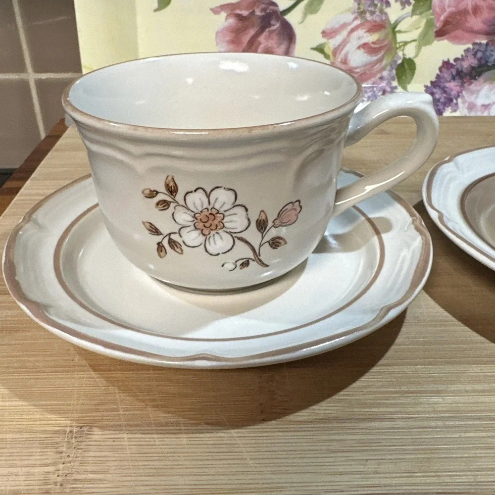 Covington Edition Stoneware Japan Cups & Saucers Lot 6 Floral‎ 2 Cups 4 Saucers